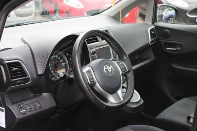 Toyota Verso S (2011) thumbnail 4