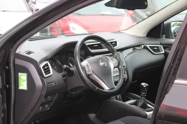 Nissan Qashqai (2015) thumbnail 4