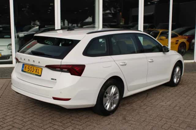 Škoda Octavia (2021) thumbnail 3
