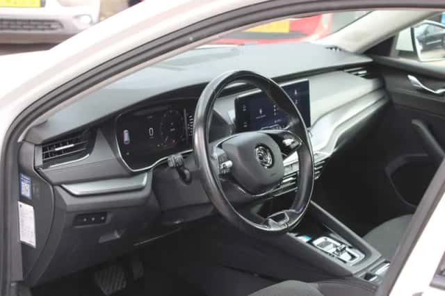 Škoda Octavia (2021) thumbnail 4