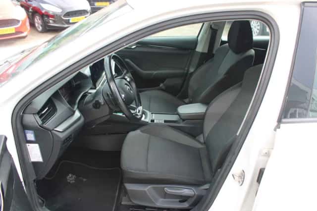 Škoda Octavia (2021) thumbnail 5