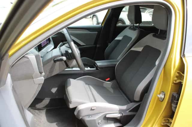 Opel Astra (2023) thumbnail 5