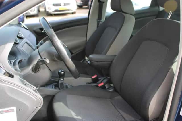 SEAT Ibiza (2016) thumbnail 5