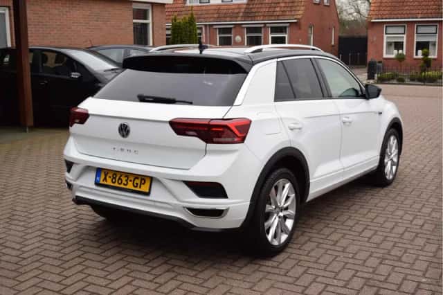 Volkswagen T-Roc (2019) thumbnail 2