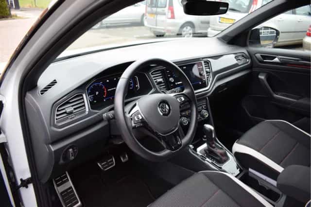 Volkswagen T-Roc (2019) thumbnail 3