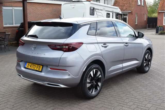Opel Grandland (2022) thumbnail 2