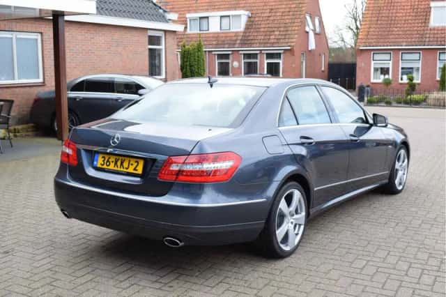 Mercedes-Benz E-Klasse (2010) thumbnail 2