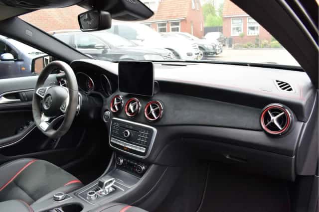 Mercedes-Benz GLA-Klasse (2017) thumbnail 3