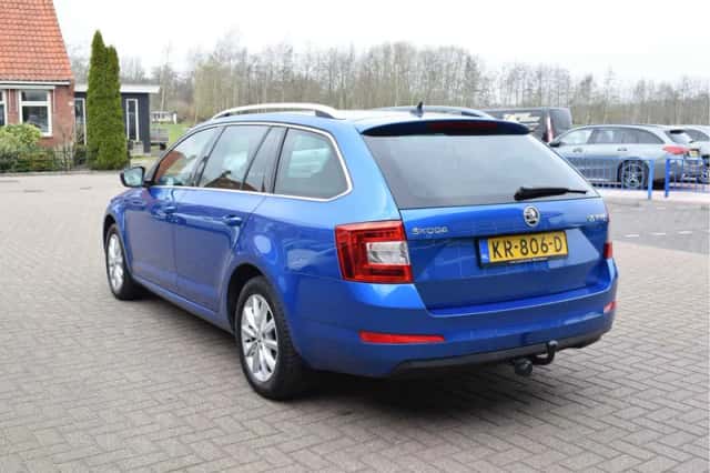 Škoda Octavia (2017) thumbnail 4