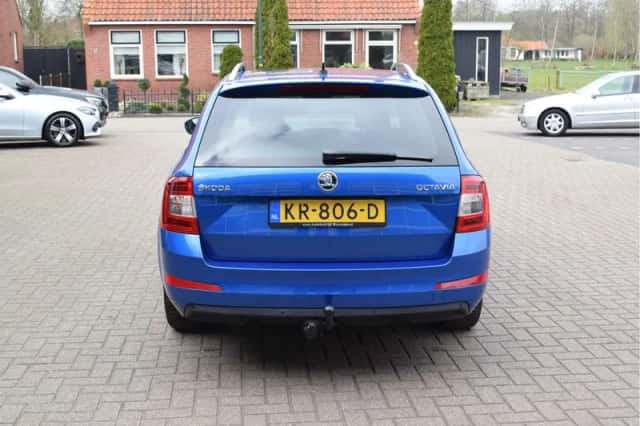 Škoda Octavia (2017) thumbnail 6