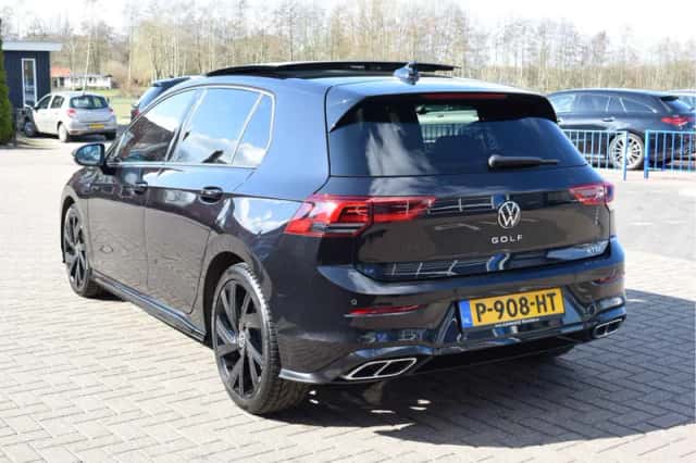 Volkswagen Golf (2022) thumbnail 4