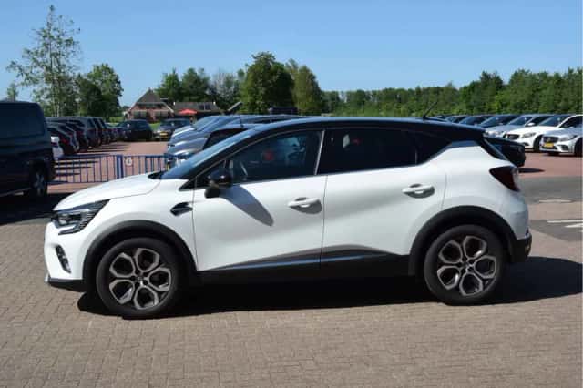 Renault Captur (2021) thumbnail 2