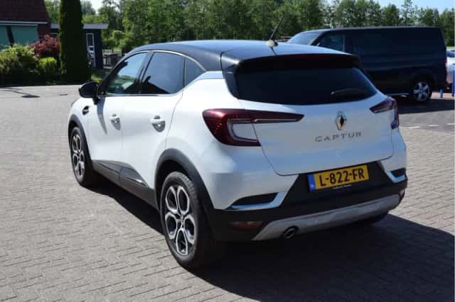 Renault Captur (2021) thumbnail 3
