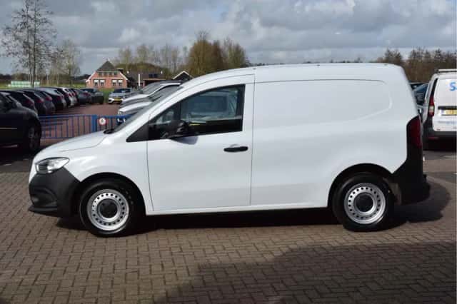 Mercedes-Benz Citan (2023) thumbnail 2