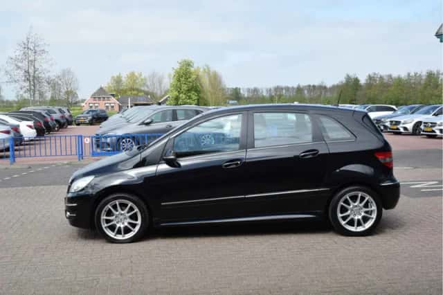 Mercedes-Benz B-Klasse (2011) thumbnail 2