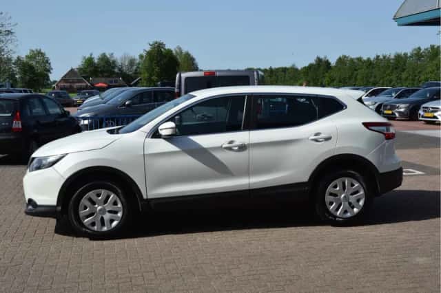 Nissan Qashqai (2017) thumbnail 2