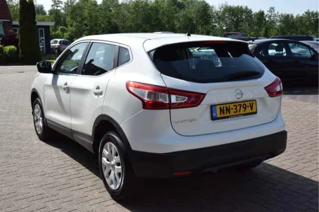 Nissan Qashqai (2017) thumbnail 3