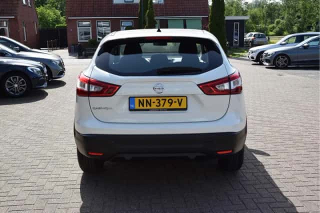 Nissan Qashqai (2017) thumbnail 5