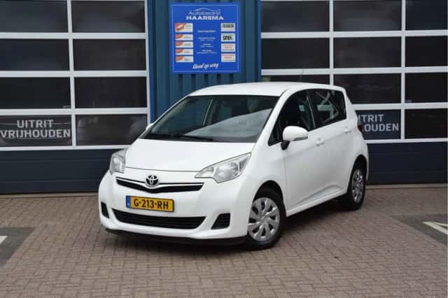 Toyota Verso S (2012) thumbnail 1