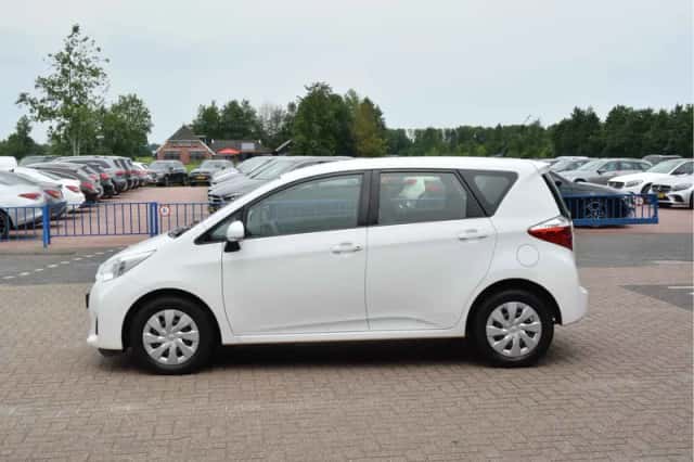 Toyota Verso S (2012) thumbnail 2