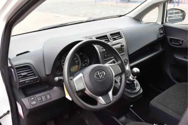 Toyota Verso S (2012) thumbnail 4