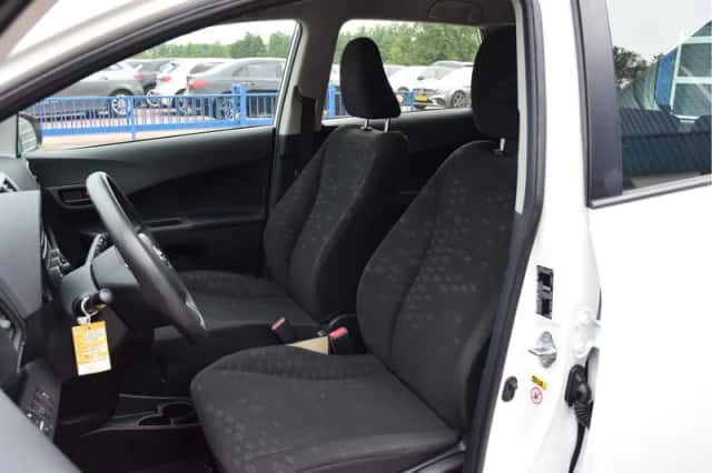 Toyota Verso S (2012) thumbnail 6