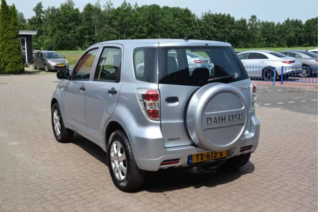 Daihatsu Terios (2010) thumbnail 3