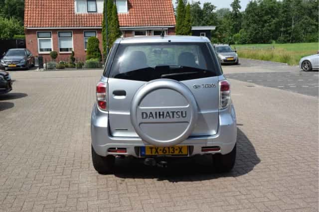 Daihatsu Terios (2010) thumbnail 5
