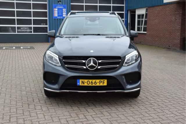 Mercedes-Benz GLE-Klasse (2015) thumbnail 2