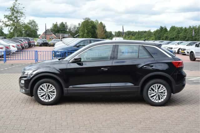 Volkswagen T-Roc (2019) thumbnail 2