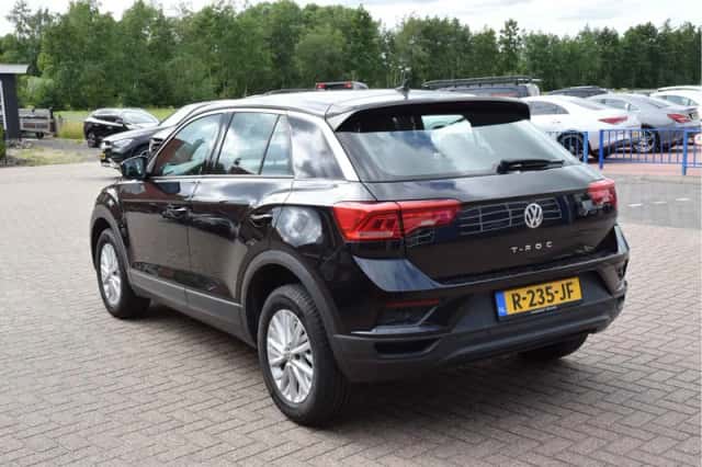 Volkswagen T-Roc (2019) thumbnail 3