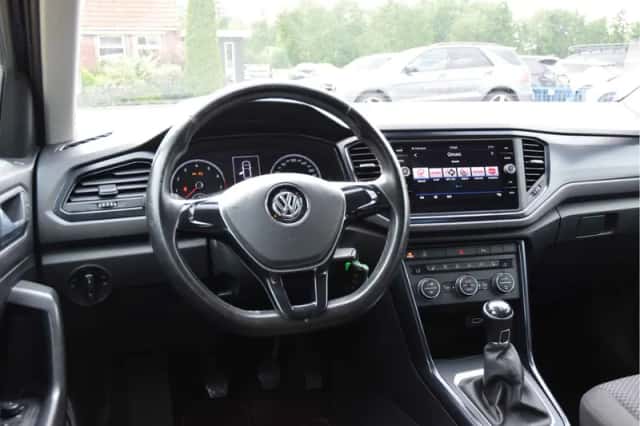 Volkswagen T-Roc (2019) thumbnail 6