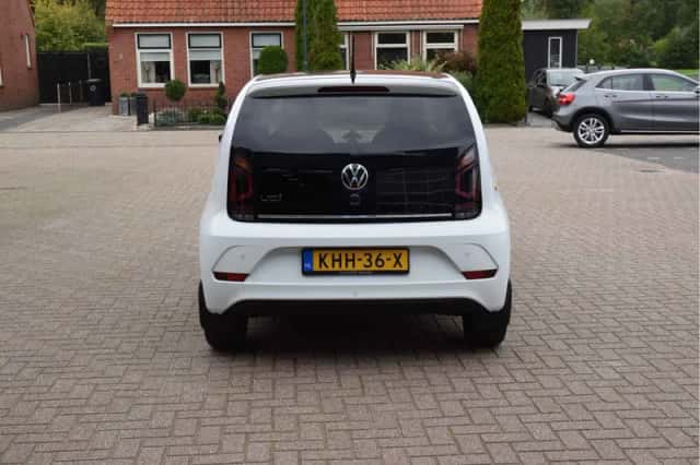 Volkswagen Up! (2021) thumbnail 5