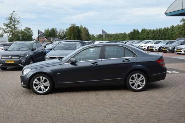 Mercedes-Benz C-Klasse (2011) thumbnail 2