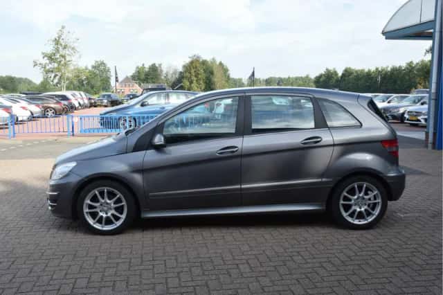 Mercedes-Benz B-Klasse (2010) thumbnail 2