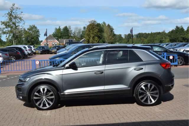Volkswagen T-Roc (2018) thumbnail 2