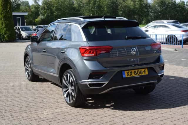 Volkswagen T-Roc (2018) thumbnail 3