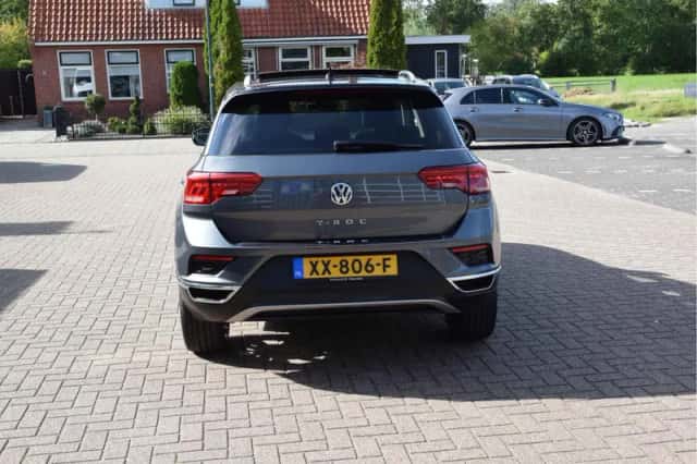 Volkswagen T-Roc (2018) thumbnail 5