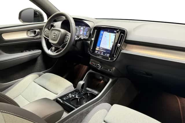Volvo XC40 (2022) thumbnail 4