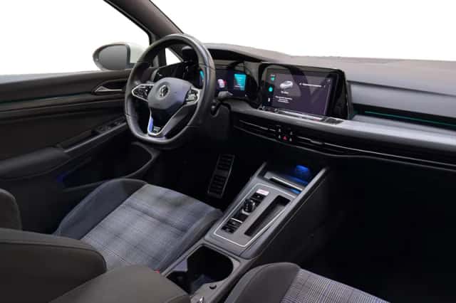 Volkswagen Golf (2022) thumbnail 4