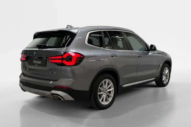 BMW X3 (2022) thumbnail 2