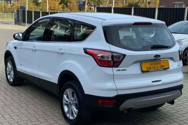 Ford Kuga (2018) thumbnail 2