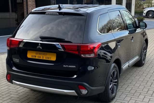 Mitsubishi Outlander (2018) thumbnail 5