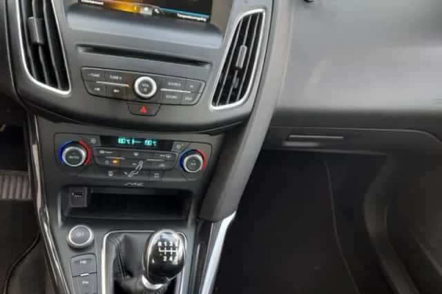 Ford Focus (2015) thumbnail 2