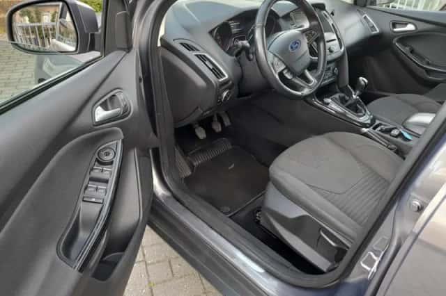 Ford Focus (2015) thumbnail 3