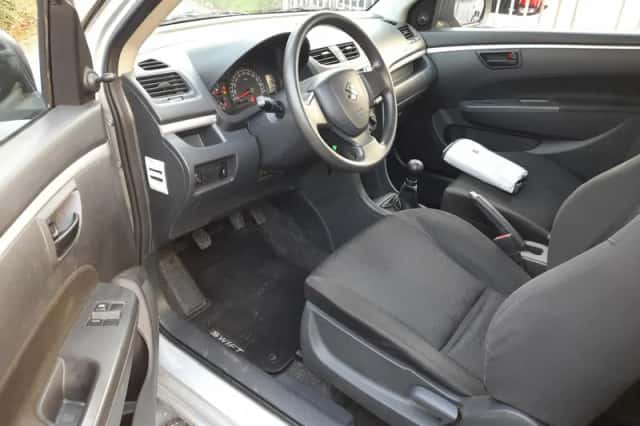 Suzuki Swift (2013) thumbnail 3