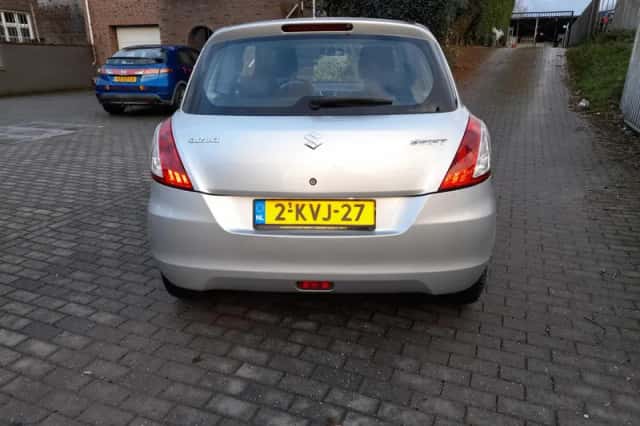 Suzuki Swift (2013) thumbnail 5