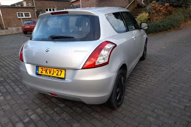 Suzuki Swift (2013) thumbnail 6