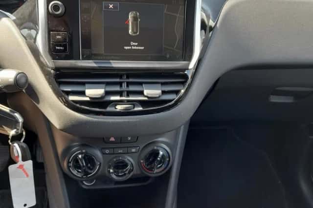 Peugeot 208 (2017) thumbnail 2