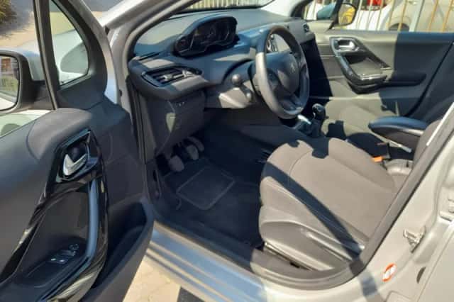 Peugeot 208 (2017) thumbnail 3